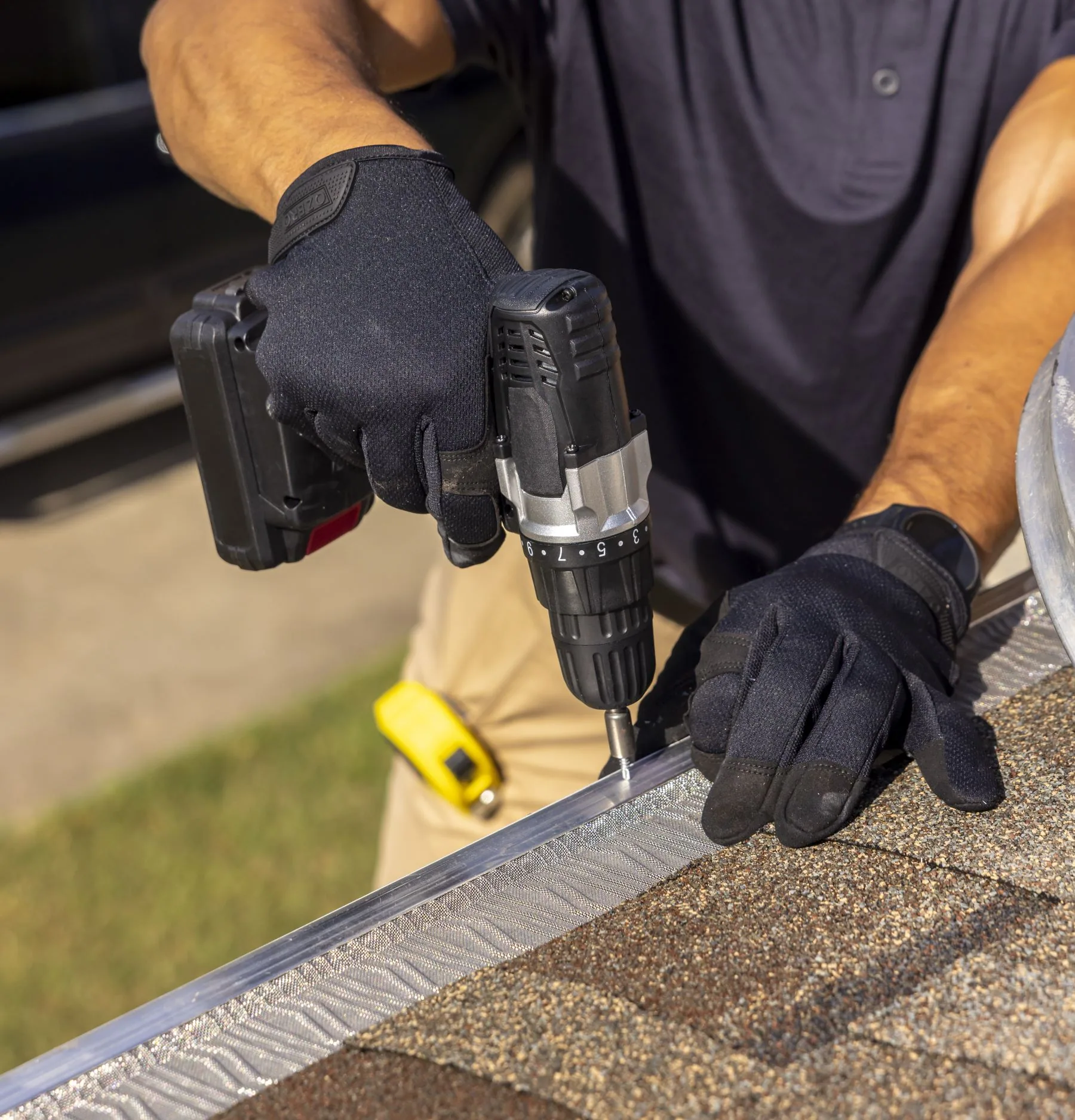 Installer drilling screw micro mesh gutter guard aluminum lip, Sanford